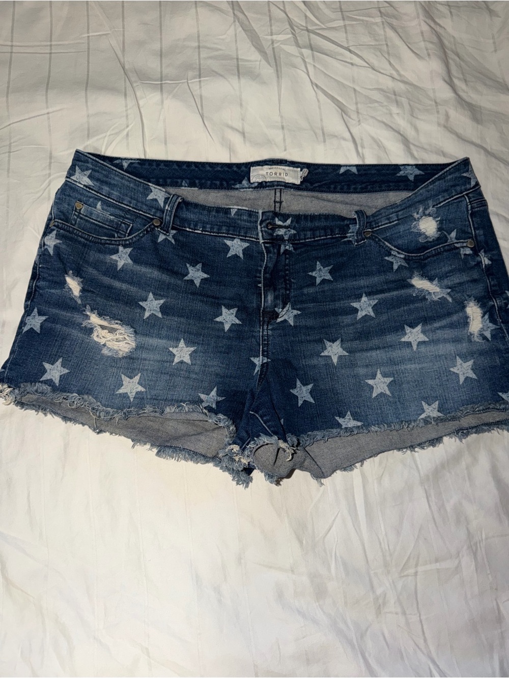 torrid Distressed Star-Print Denim Shorts - Blue